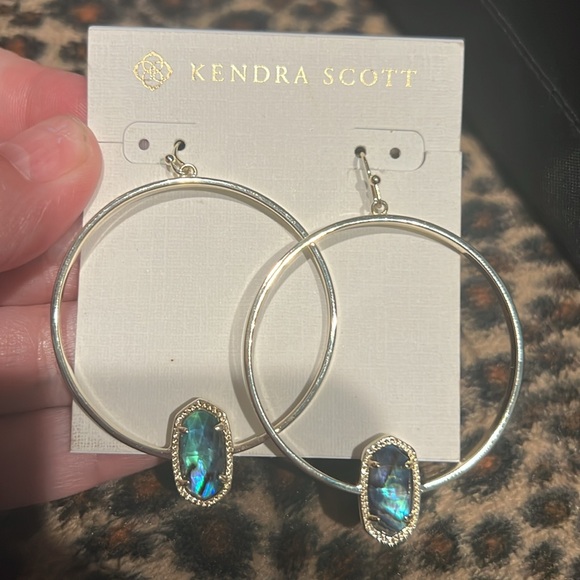 Kendra Scott Elora Gold Hoop Earrings In Abalone - Picture 4 of 4